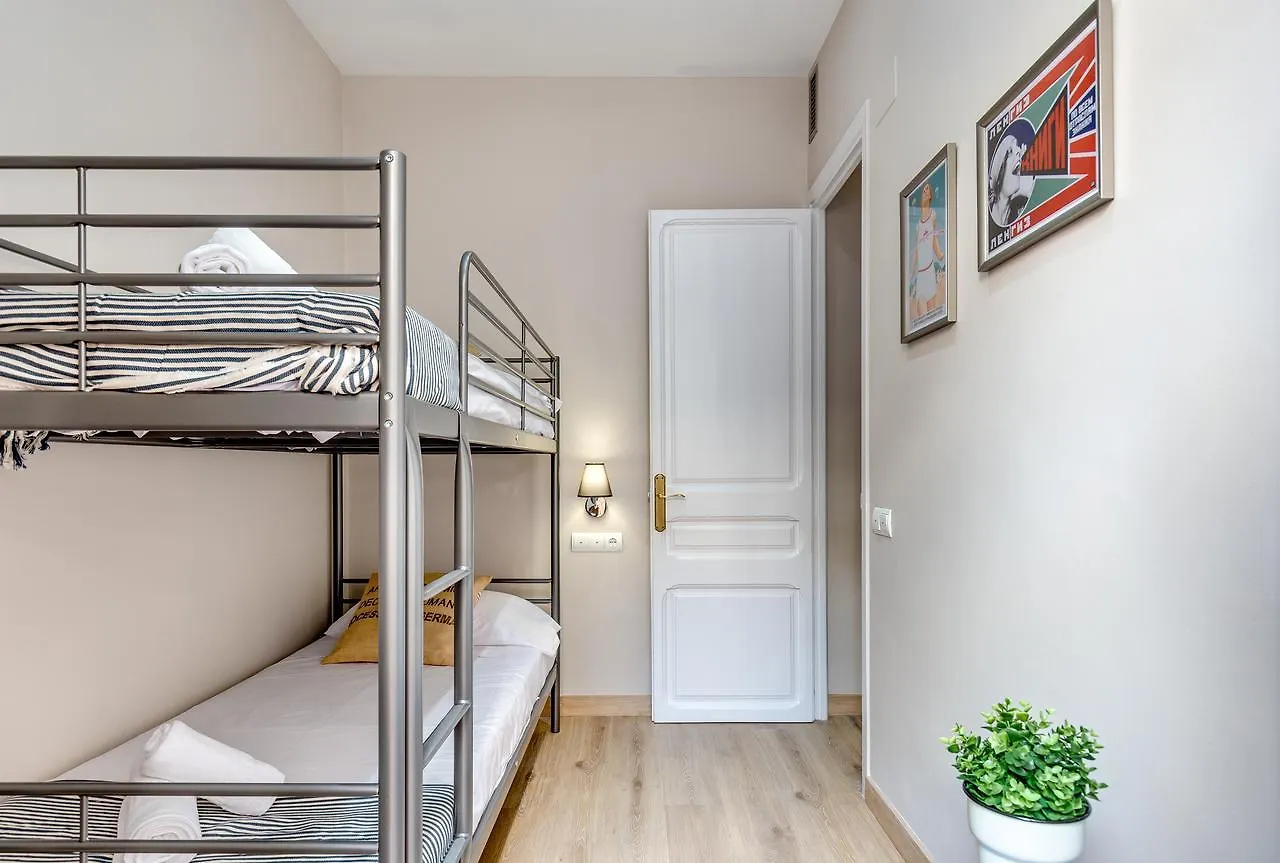 Renovated & Classic 3-Bedroom Sagrada Familia Apt. Barcellona 0*,