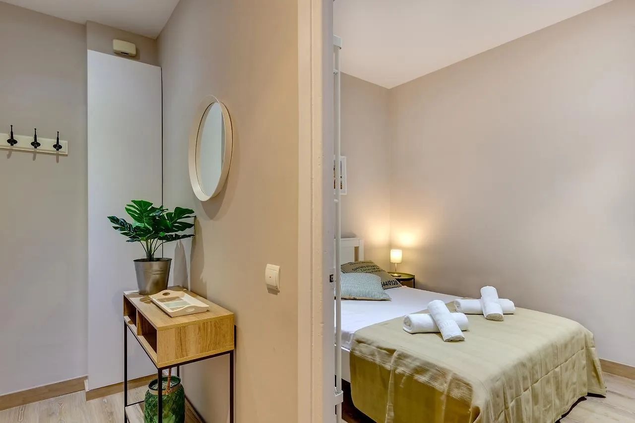 Renovated & Classic 3-Bedroom Sagrada Familia Apt. Barcelona