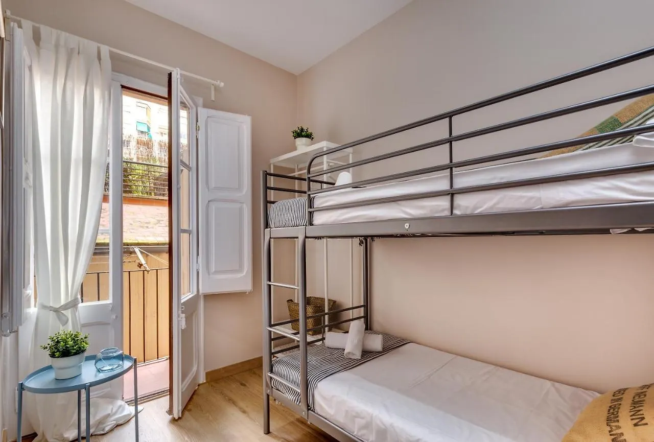 Renovated & Classic 3-Bedroom Sagrada Familia Apt. Barcelona