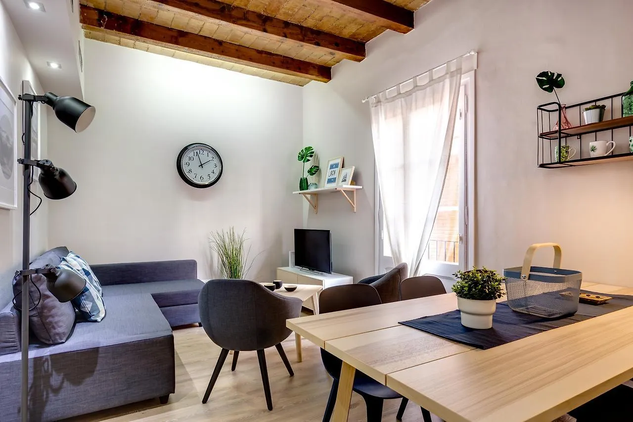 Renovated & Classic 3-Bedroom Sagrada Familia Apt. Barcelona