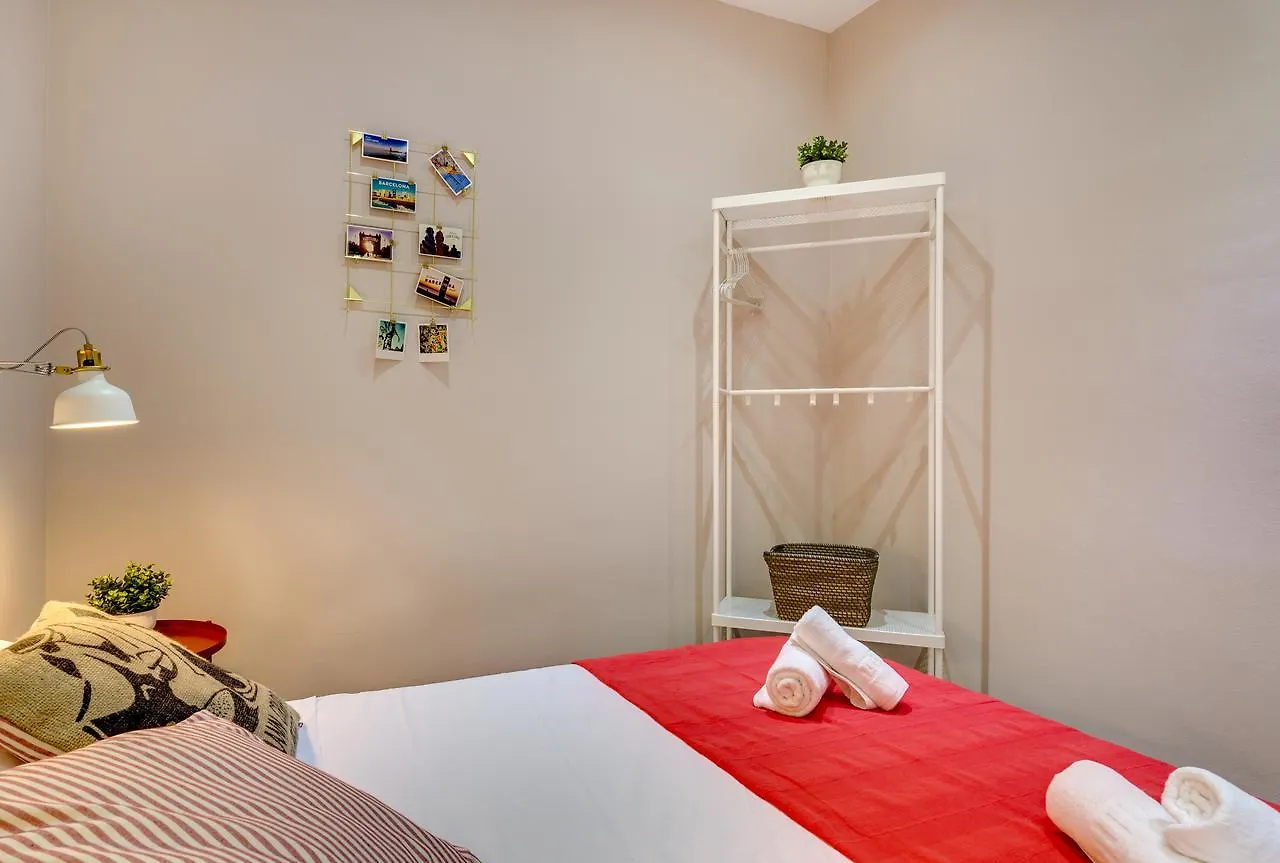 Apartment Renovated & Classic 3-Bedroom Sagrada Familia Apt. Barcelona