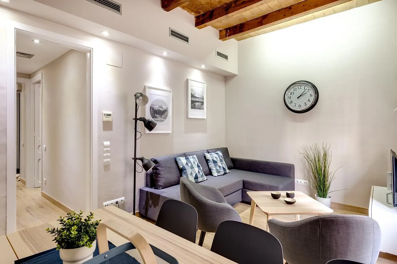 Renovated & Classic 3-Bedroom Sagrada Familia Apt. Barcelona Apartment