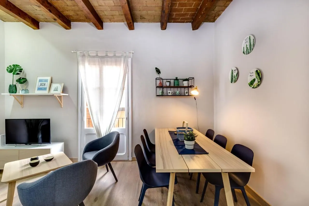 Renovated & Classic 3-Bedroom Sagrada Familia Apt. Barcelona